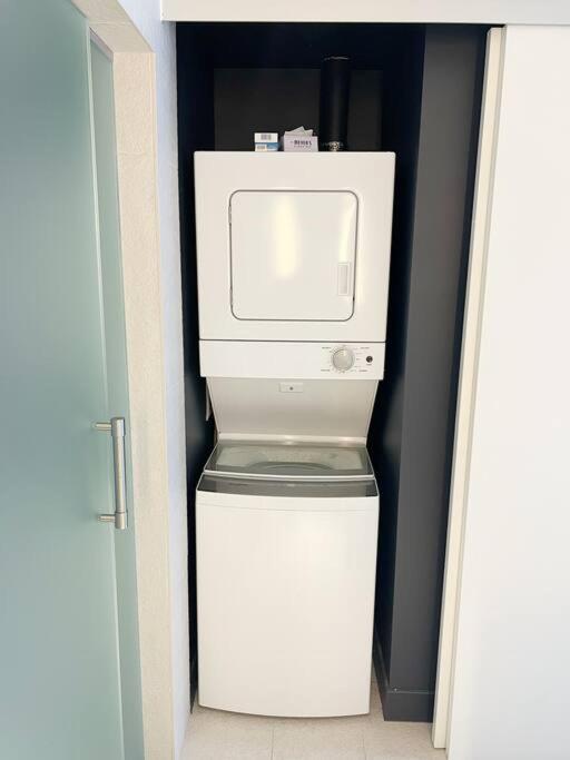 1 Bedroom With Ocean And City Views! 포트 로더데일 외부 사진